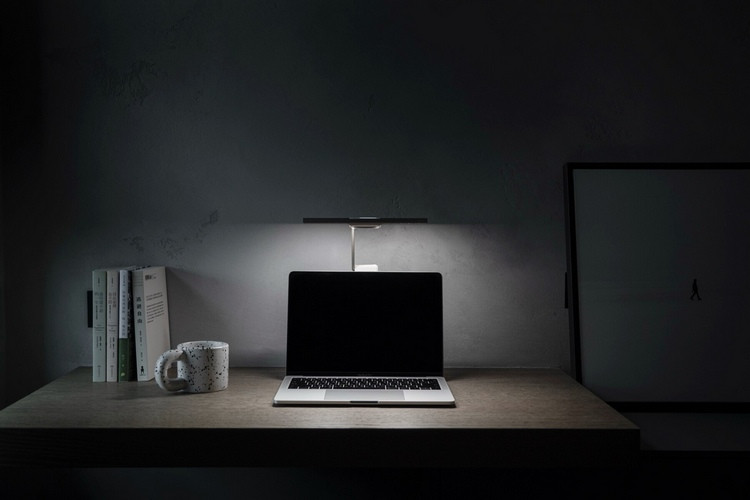 BenQ 明基发布 LaptopBar 笔记本护眼屏幕挂壁灯，环境光自动调光、手势操控、磁吸固定