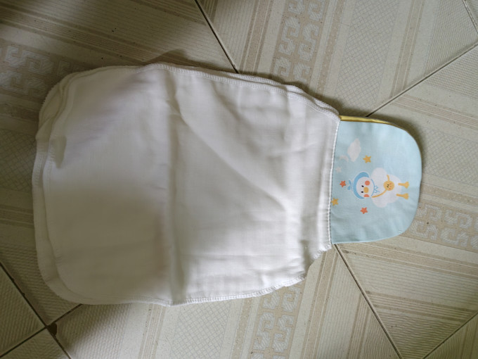婴儿服