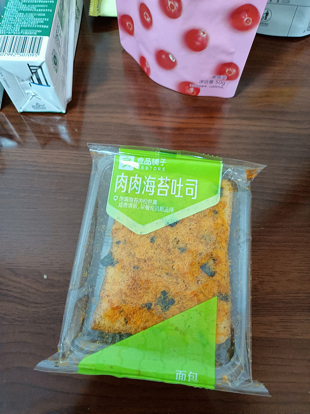 良品铺子肉松海苔吐司