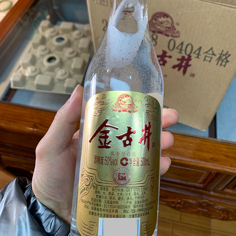 口碑极好的12款平价纯粮酒，其中不乏大牌出品，价格亲民，口感醇