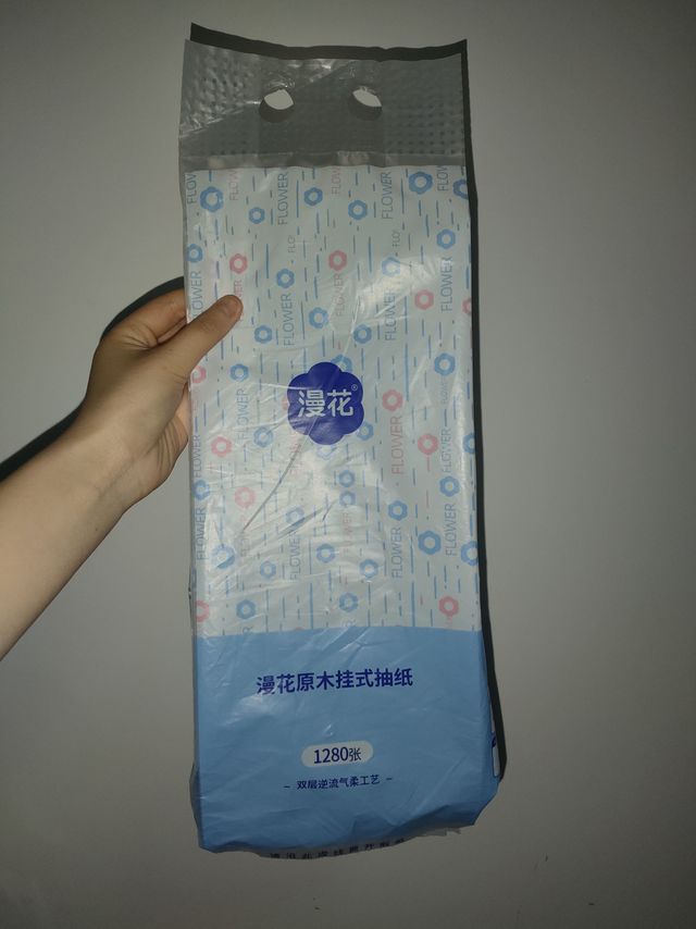 壁挂式的抽纸，还是挺好用的