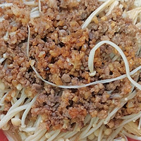 美食 篇三：把简单的菜做复杂了当然是为了更好吃-蒜蓉肉沫蒸金针菇。