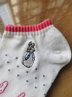 说到可爱的袜子，当然是要彼得兔袜子啦