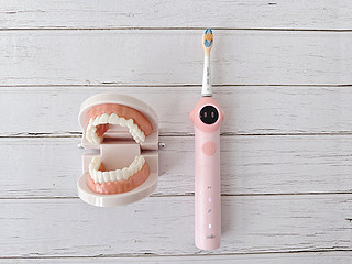 让孩子轻松学会正确刷牙，受益终身，你需要的是笑容加Q10儿童防蛀电动牙刷