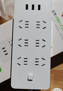 公牛小白 USB 插线板：轻松连接，安全可靠！