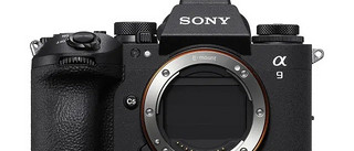 Sony A9 III 全球首款搭载全域快门的全画幅相机，能在无果冻效应无黑屏状态下实现 120fps 连拍