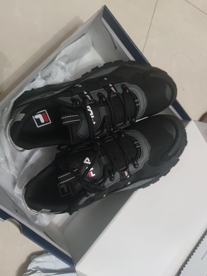 斐乐休闲运动鞋