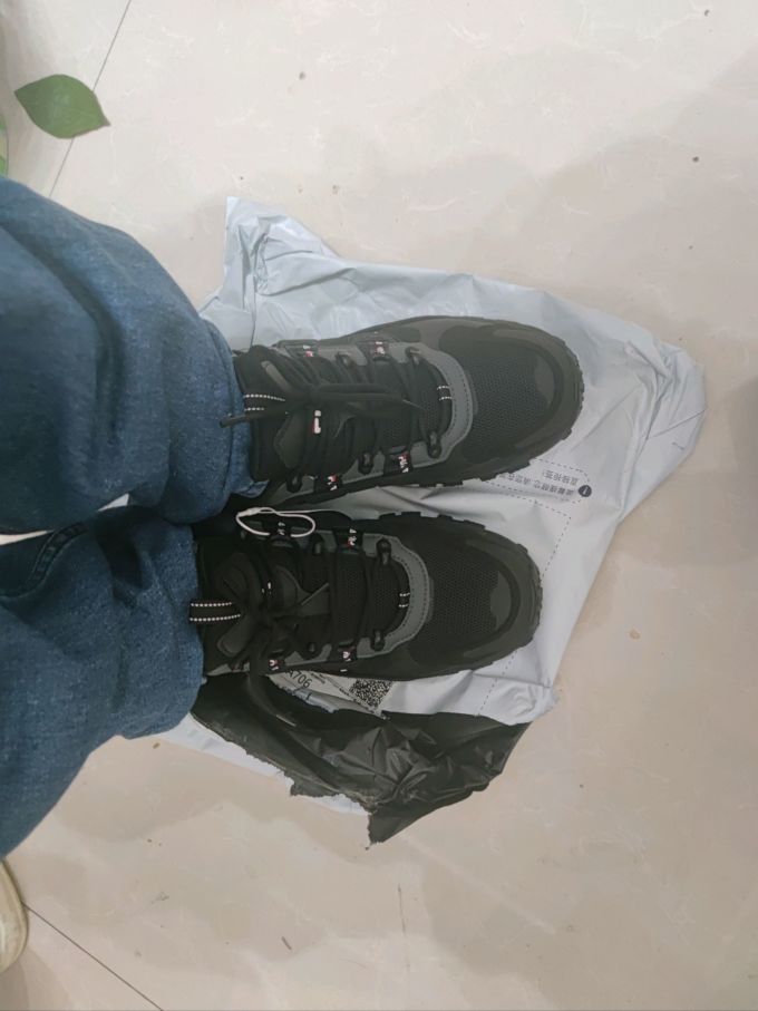 斐乐休闲运动鞋