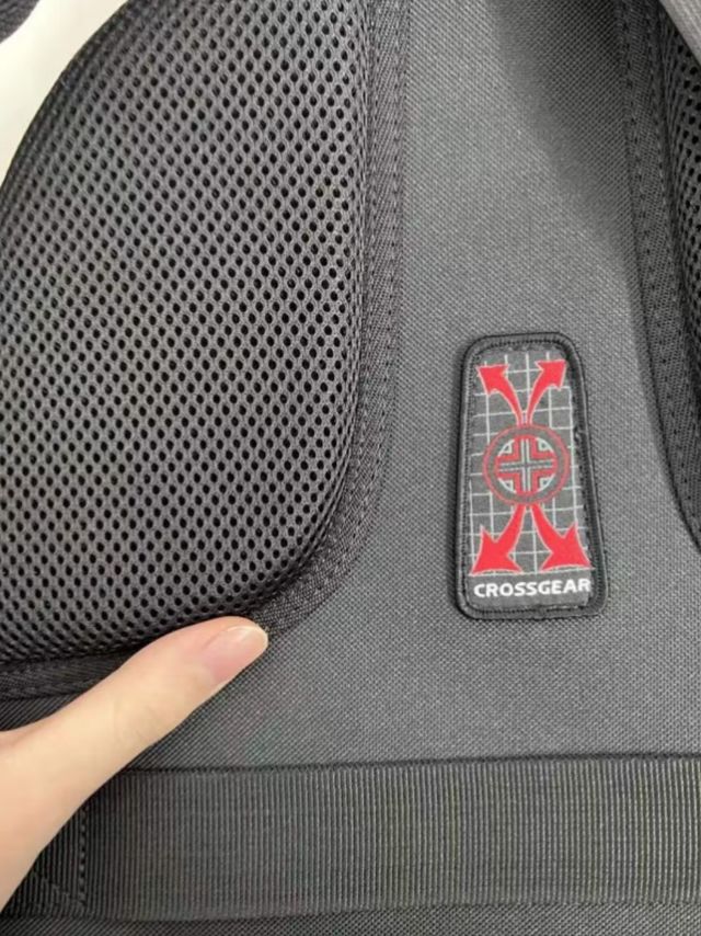 十字勋章双肩背包：闪耀你的青春