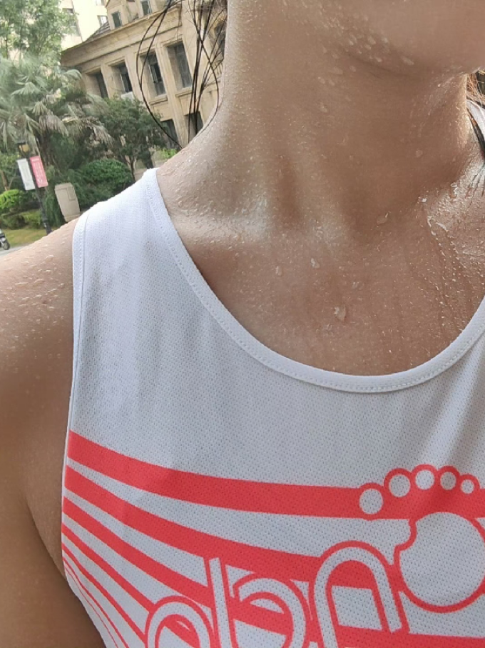 安踏跑鞋怎么样 day15十公里,出大汗,背心湿透了!_什么值得买