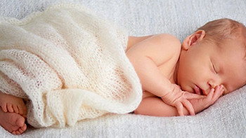 一个月宝宝正常发育指标与发育特点