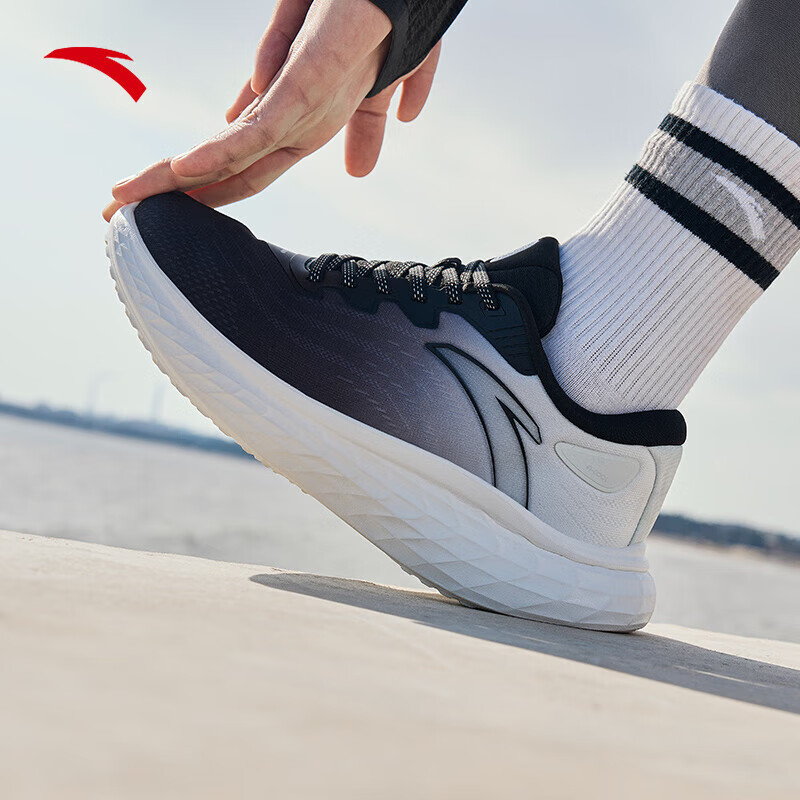 COMMEDESGARCONSHOMMEXNEWBALANCE引领潮流的新晋联名之作天生赢家凯发k8国际