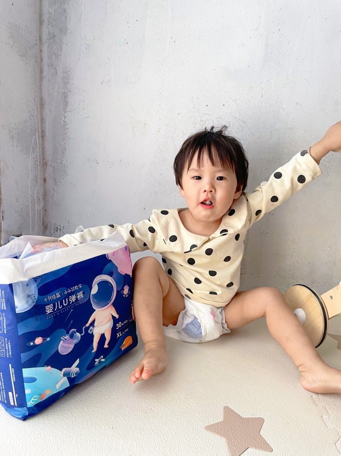 婴儿尿裤