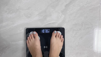 康佳体重秤体脂秤：家用精准充电，智能减肥的得力助手