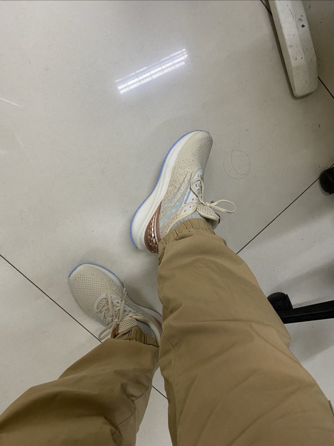 跑鞋