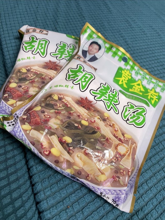 一个云南人爱上了胡辣汤，自己在家做，料够够的加，一次做一锅，太爽了