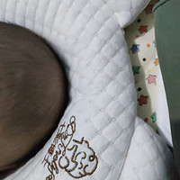 ￼￼七彩博士婴儿枕头0-1岁定型枕乳胶新生儿纠正偏头春夏季3-6个月宝宝枕头 乳胶定型枕+2个调￼￼