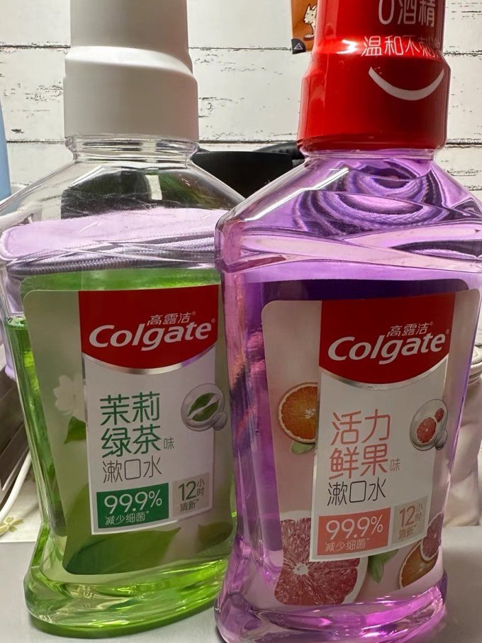 高露洁漱口水