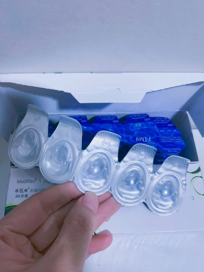 依视明隐形眼镜