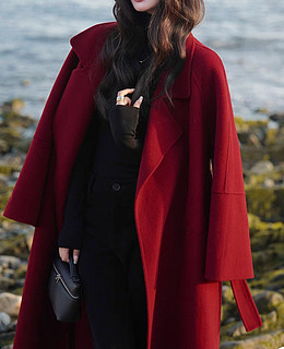 寒冷的冬天，怎么能少了一件红色大衣呢