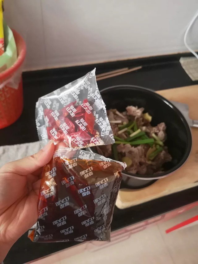「草原红太阳羊蝎子调料，让你的味蕾在寒冬中绽放!」