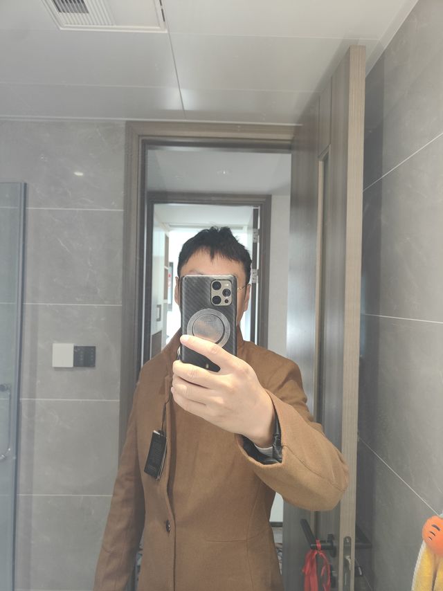职场男士必备：富坤修身版男大衣让你更自信！