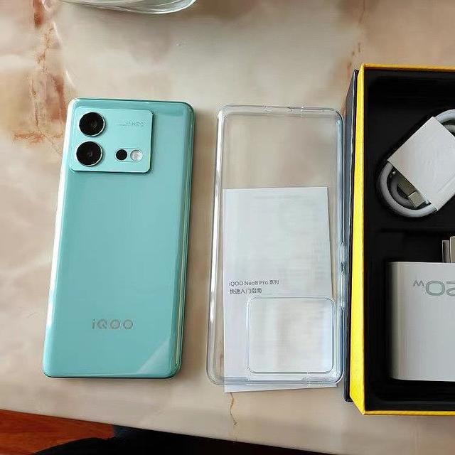 vivo终于“猛起来”：16GB+1TB旗舰仅2699元！