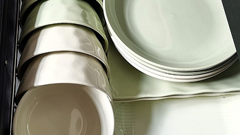 法兰晶奶油风碗碟套装：让餐桌瞬间提升颜值的家居美学