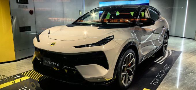 路特斯中大型SUV