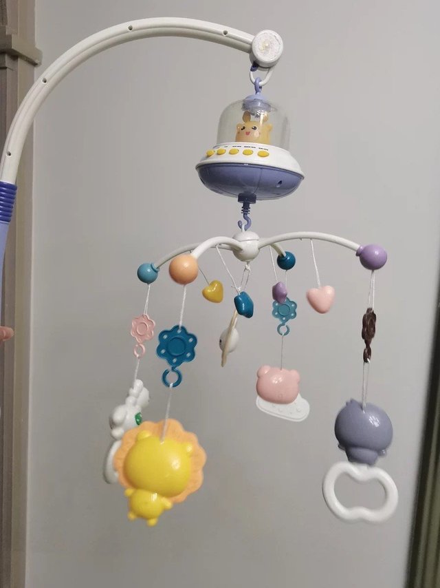 新生婴儿床铃0-1岁3-6个月宝宝玩具可旋转益智床头摇铃车挂件悬挂