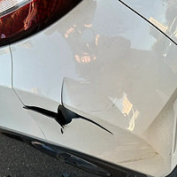 一大早被一辆外卖车给撞了，我车叶子板撞个大窟窿，私了1900块