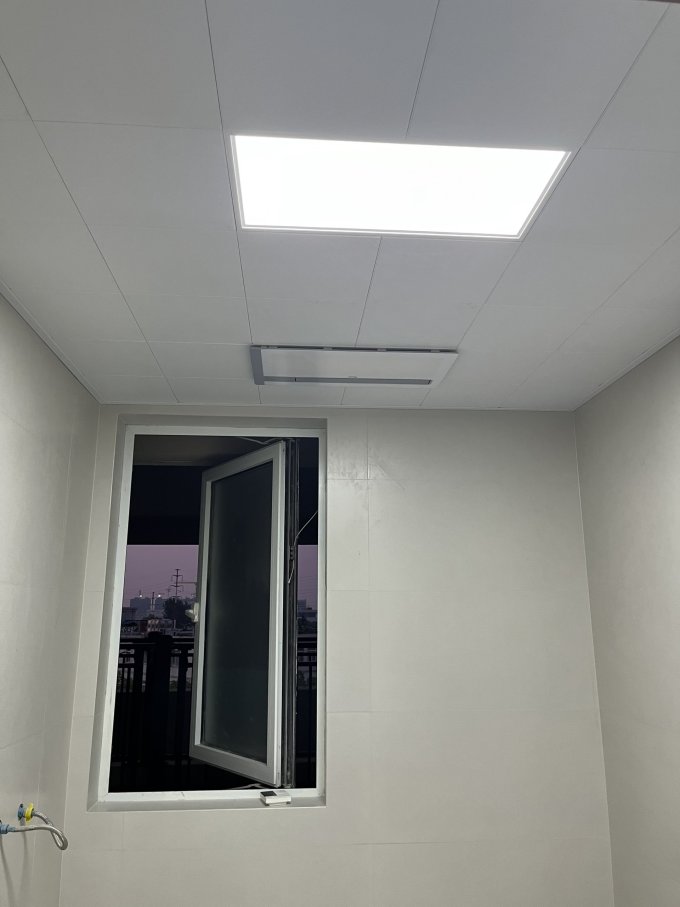 卫生间浴室嵌入式集成吊顶 led 灯:高效节能,环保安全,让您的浴室更加