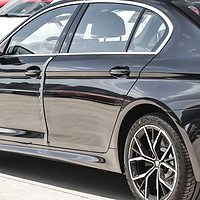 在2023年广州车展上，宝马品牌为我们带来了全新一代5系，以及第八代BMW 5系的全球首发。