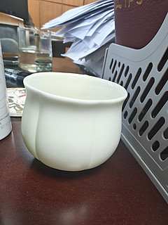 白瓷茶杯，温润如玉