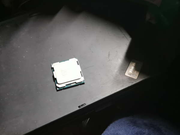 9块钱包邮的E5 2630V4 10核20线CPU开盖