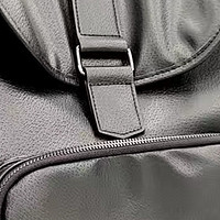 十字勋章双肩包，一款以品质和舒适为主打的背包，旨在为用户带来极致的背负体验。