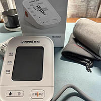 鱼跃电子血压计670AR是一款适合老人使用的家用高精准量血压仪。