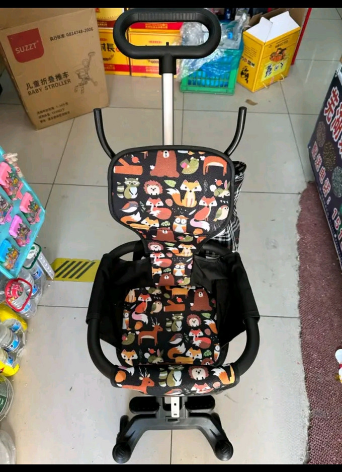 婴儿推车