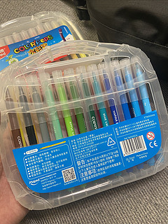 买了几盒很便宜的水彩笔，舒服了