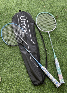 羽毛球拍是一种运动器材，通常用于羽毛球运动中。
