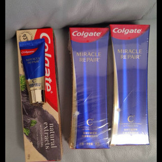 高露洁（Colgate）天然竹子活炭清新口气竹炭美白牙膏