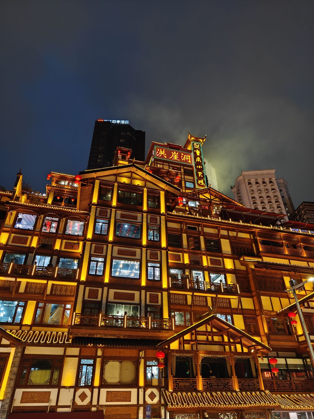 重庆十大著名景点洪崖洞在哪里(重庆十大著名景点洪崖洞在哪里啊)