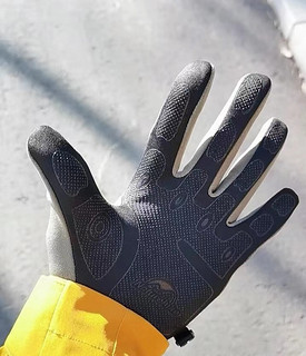 冬季户外运动不能少了保暖手套