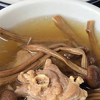茶树菇老鸭汤：浓郁鲜香，滋补养生的美味汤品