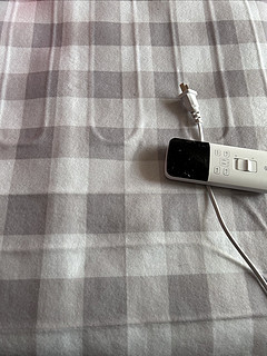 京东京造的恒温双控电热毯，用着蛮好的