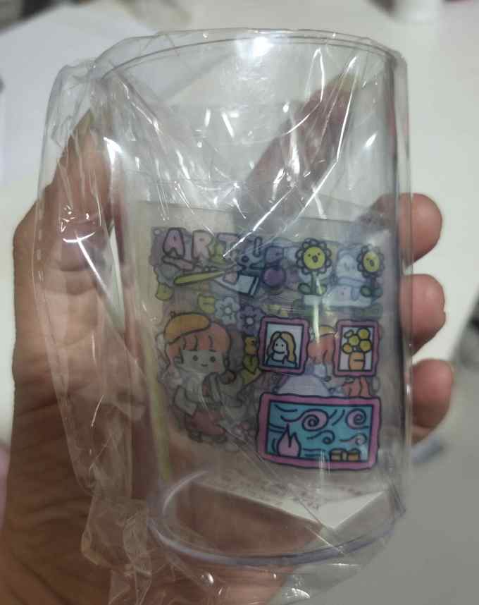 呆头大哥笔筒
