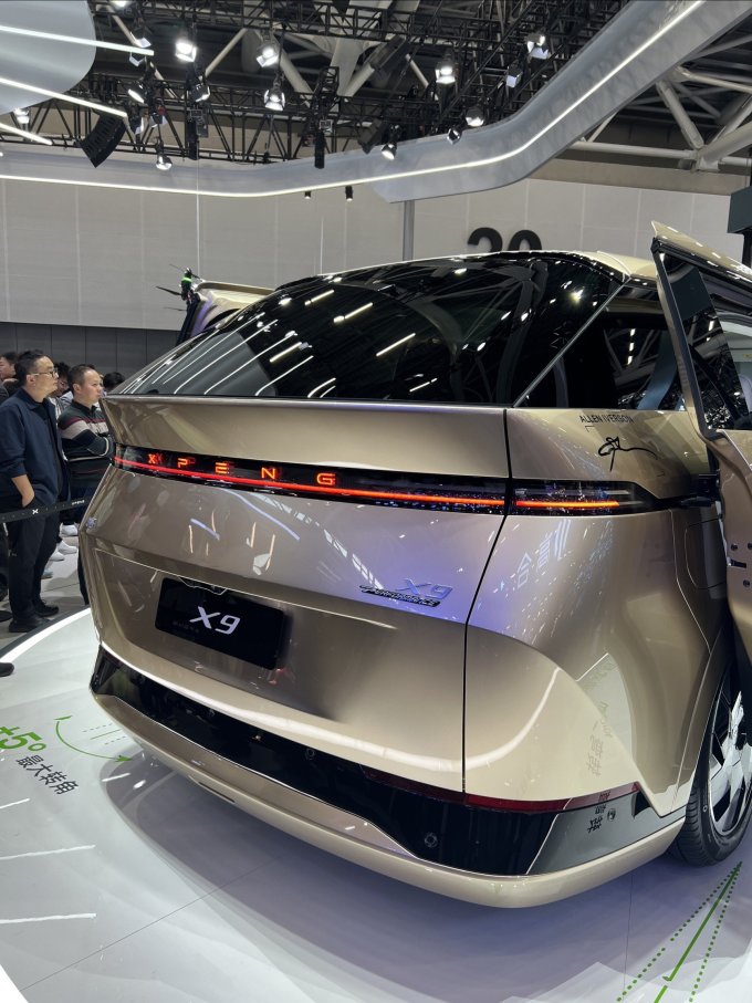 小鹏汽车中大型SUV