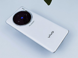 vivo X100 白月光图赏，全新的月环云阶搭配洁白的后壳设计，真的好看！