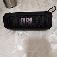 这JBL音响真是用心做工，手感超赞的，而且还能和app连接，挺方便的。