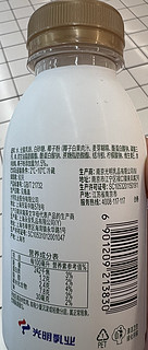 4R一瓶的光明椰子牛乳饮品